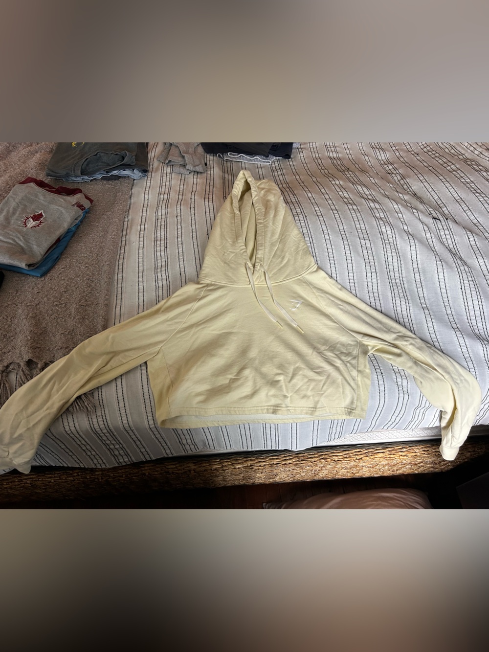 Gym Shark - Cropped Women's Hoodie in Pale Yellow